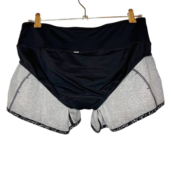 LULULEMON Run Times Short in Iced Wave. Size 6 - Picture 9 of 15